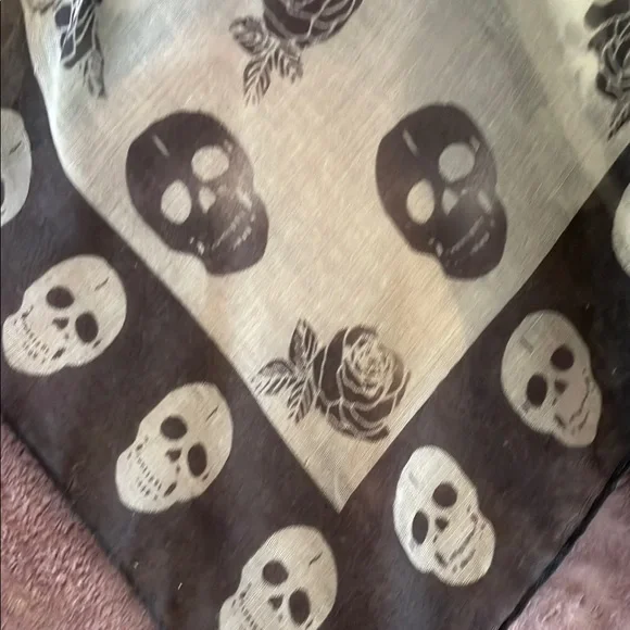 Skull Patterned Scarf - Picture 3 of 5